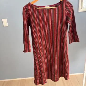 Sybilla 시빌라 스트라이프 7부 소매 무릎 기장 원피스