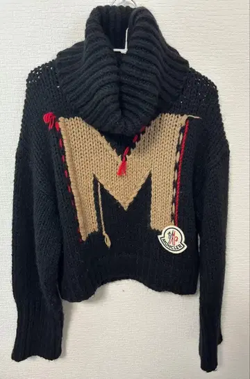 MONCLER M 로고 터틀넥 니트 완판템 미사용
