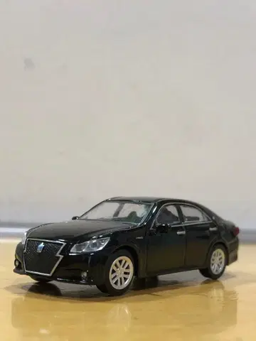 도요타 크라운 블랙 미니카 1/64