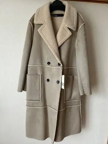 ZARA 베이지 페이크 무스탕 코트 M 사이즈