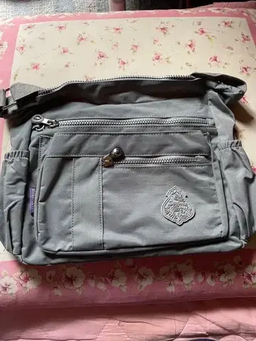 그레이 멀티 포켓 숄더백