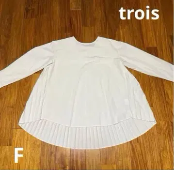 trois 트로와 플리츠 블라우스