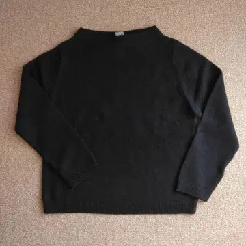 울 100% 네이비 컬러 스웨터 M