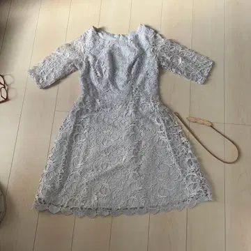 라이트 그레이 레이스 반팔 원피스