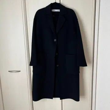 ZARA 블랙 체스터 코트