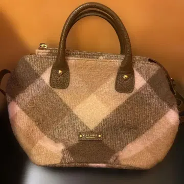 블루 레이블 크레스트브릿지 체크 무늬 토트백