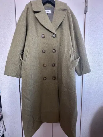 올리브 그린 더블 브레스트 롱 코트