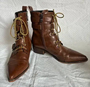 레이스업 미들 부츠 브라운