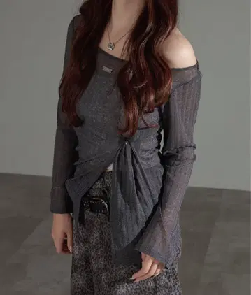 [ apres jour mignon ] 슬릿 원숄더 상의 그레이