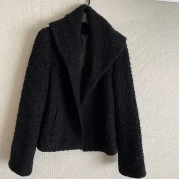 보아 소재 숏 기장 자켓 블랙