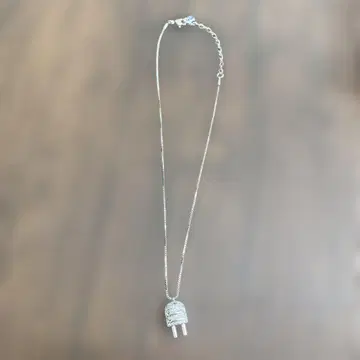 SWAROVSKI 에너지 플러그 목걸이