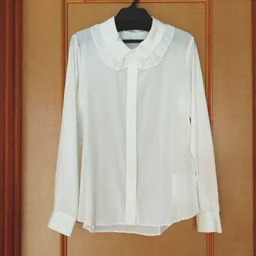 [ 미사용 ] 돈루살롱 프릴 칼라 블라우스 오프화이트 긴팔