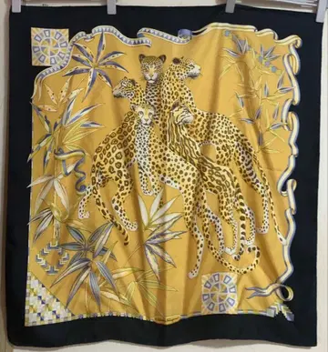 가격 인하 중 페라가모 스카프