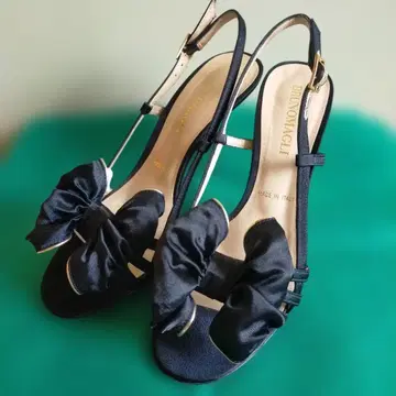 BRUNO MAGLI 블랙 하이힐 리본 포함