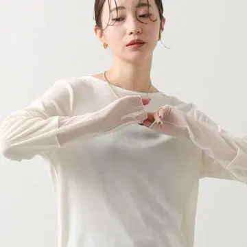 그레디 브릴리언트 벨로아 소매 튤 보트넥 티셔츠