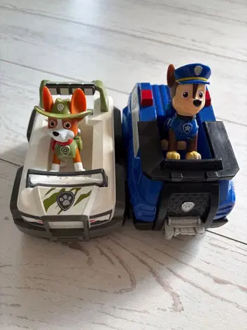 파우 패트롤 베이직 비클 체이스 폴리스카&트래커 세트