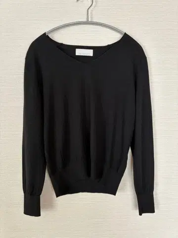 새상품급 GALLARDAGALANTE 니트 V넥 스웨터 블랙