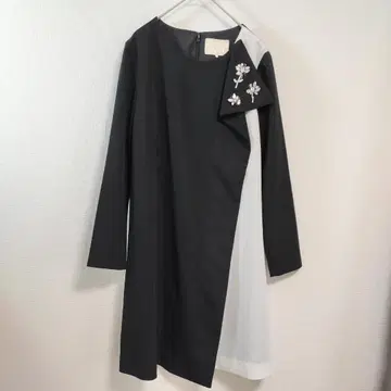 Chesty 원피스 S 블랙 x 화이트 비쥬 비대칭