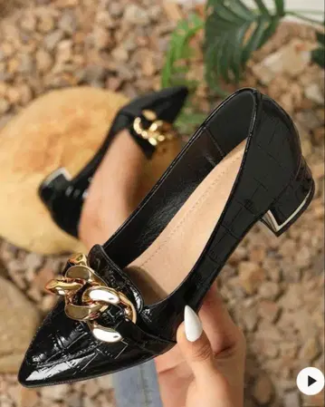 [ 새상품급 1회 사용 ] 블랙 악어 엠보싱 펌프스 골드 체인