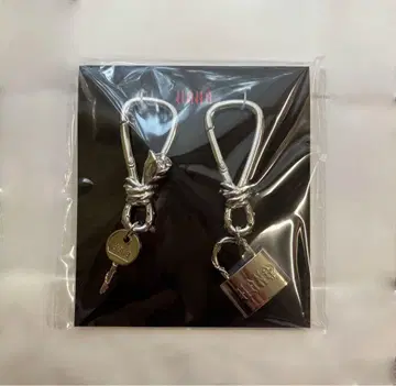 HANA 'BAD LOVE' 카라비너 세트