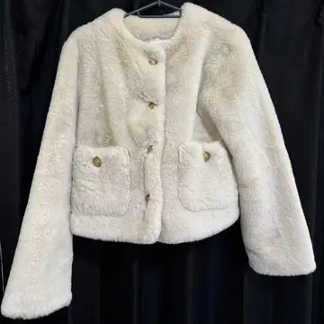 미라 오웬 골드 버튼 크롭 퍼 자켓