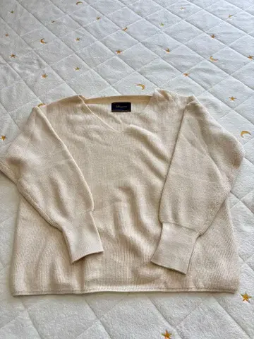 Loungedress 아이보리 V넥 니트 사이즈 F