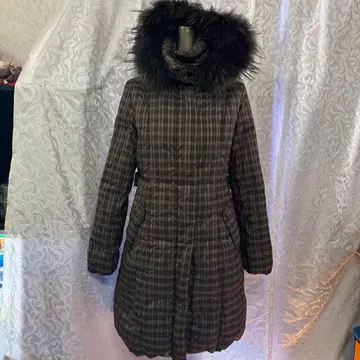 COMME CA du MODE 체크 무늬 롱 다운 코트 (퍼 포함)