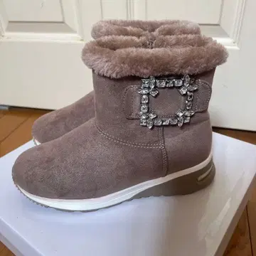 비쥬 달린 숏부츠 모카