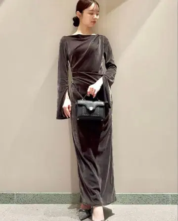 스나이델 플로키 벨로아 드레이프 드레스