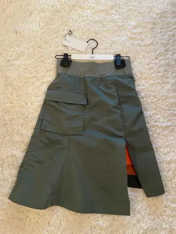새상품급 sacai 카키 비대칭 카고 스커트 사이즈 1