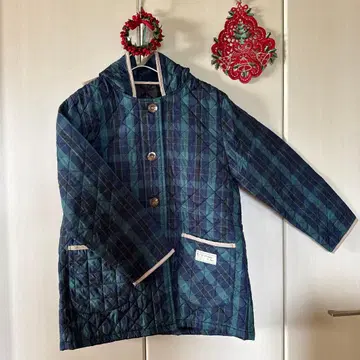 후드 부착 퀼팅 자켓 네이비와 그린 체크