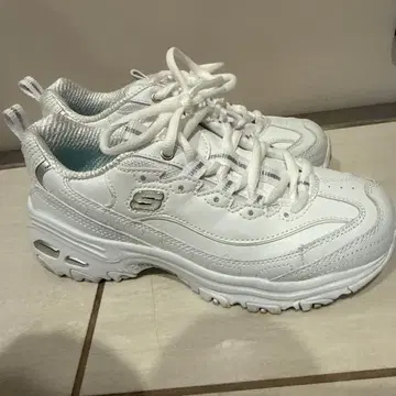 Skechers 화이트 스니커즈 에어쿨 메모리폼