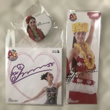 하와이안즈 플라걸 55기생 CHIHARU 씨의 사인 2개, 캔뱃지 3점
