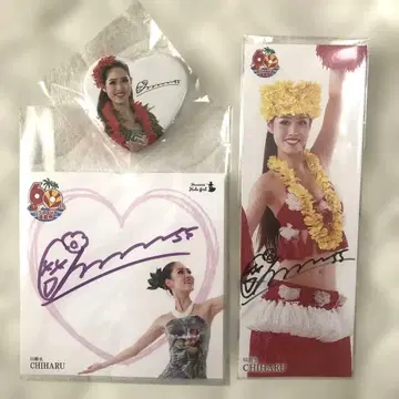 하와이안즈 플라걸 55기생 CHIHARU 씨의 사인 2개, 캔뱃지 3점