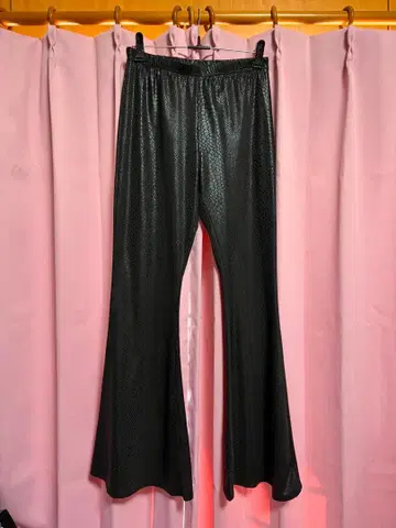 악어 무늬 플레어 팬츠 v 시크 스타일