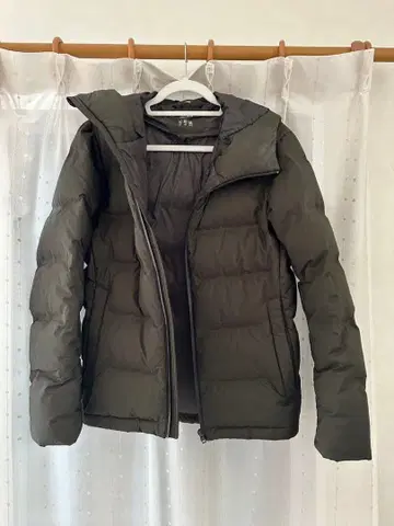 유니클로 후드 부착 다운 자켓 S 다크 그레이