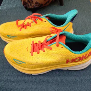 HOKA 스니커즈