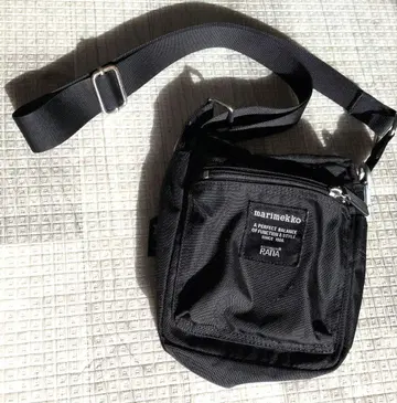 marimekko 블랙 숄더백 캐쉬앤캐리