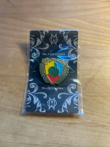 Mrs. GREEN APPLE TAIBAN Emblem Charm