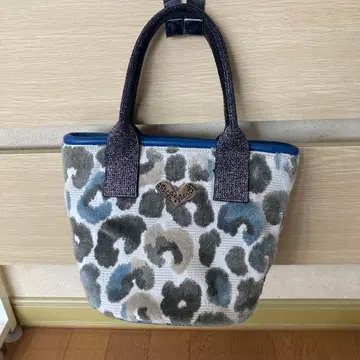 Think Bee! 싱크비 저스트하트 시리즈 원형 백