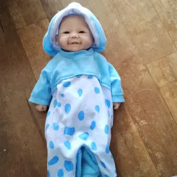 리얼한 아기 인형 여아