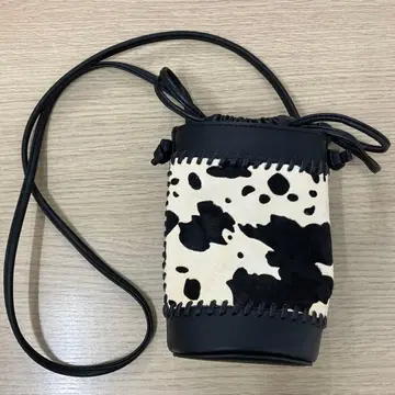 BEAUTY&YOUTH 소 패턴 숄더백