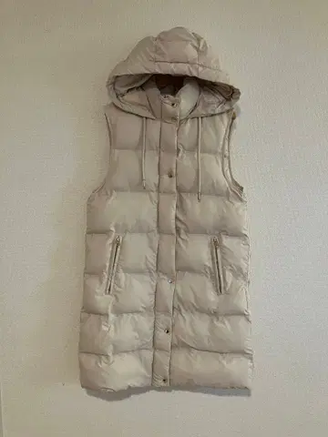 [ 하자 있음 ] ZARA 후드 부착 베이지 다운 베스트 골드 지퍼 XS