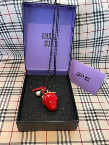 안나수이 딸기 모티브 목걸이 1775
