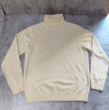 유니클로 캐시미어 100% 터틀넥 스웨터 L