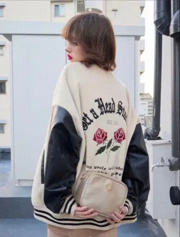 [ 격렬하게 귀여운 ] EVRIS 오리지널 그래픽 바시티 자켓