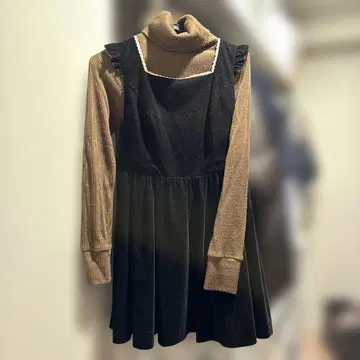 블랙 벨벳 프릴 원피스 리즈리사 브라운 터틀넥