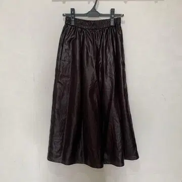 BEARDSLEY 가죽 느낌 배기 팬츠 브라운