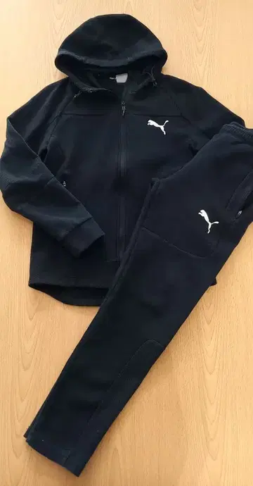 PUMA 블랙 풀 집업 후드티와 팬츠 세트