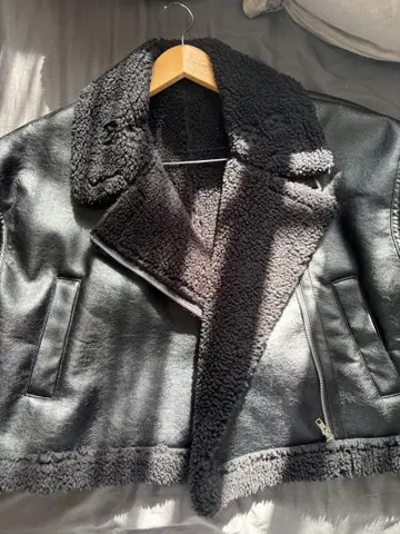 가죽 보아 카라 부착 무스탕 코트